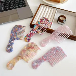 Fünfteiliges Kammset aus Acetat mit breiten Zinken und Marmormuster-Design