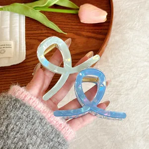 Lot de pinces à cheveux turquoise et bleu irisé avec finition perle élégante