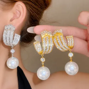Orecchini Pendenti Francesi di Lusso con Perla Artificiale e Zirconia Geometrica con Perno in Argento Gioielli Eleganti Donna
