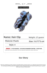 Détail d'une grande pince à cheveux banane en fausse fourrure pelucheuse de 13,5 cm de long