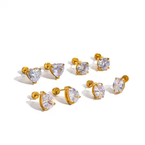 Elegante set di orecchini a lobo in acciaio placcato oro 18k con zirconi chiari