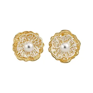 French retro hollow flower stud earrings with elegant pearls in gold and silver finish