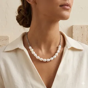 Elegante Barock Süßwasserperlenkette mit hochwertiger Edelstahlkette am Modell