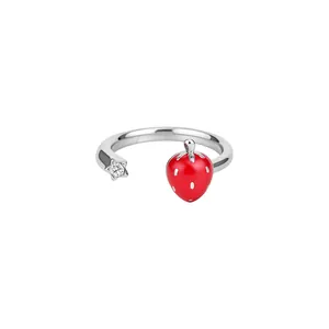 Anello aperto fragola dolce con dettaglio stella in zircone lucido finitura argento