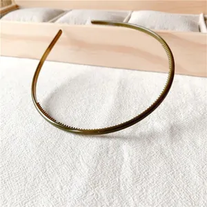 Detail view of brown candy color headband showing non-slip inner teeth design
