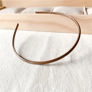 Detailed view of brown plastic headband featuring anti-slip teeth and glossy finish