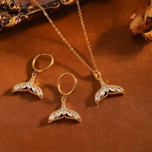 Elegantes maritimes Set aus Delphinschwanz-Halskette und Ohrringen mit Kristallen