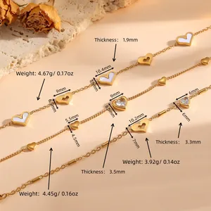 Vista detallada de pulseras de corazón de acero titanio con dimensiones y peso exacto