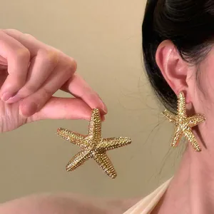 Orecchini a Bottone a Forma di Stella Marina in Metallo Rugoso per Donna Perno in Argento Lega Oro Argento Gioielli Moda