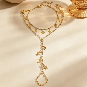 Catena da mano dorata a doppio strato con ciondoli stella e luna, bracciale anello.