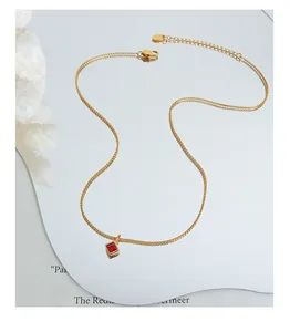 Detailed macro view of the gold lobster clasp and adjustable extension chain with K18 tag