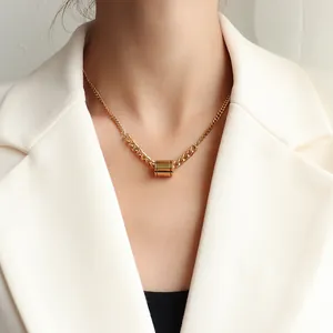 Collier En Acier Au Titane Plaqué Or Avec Pendentif Cylindrique Gravé Chaîne Épissée Bijoux Mode Hip Hop
