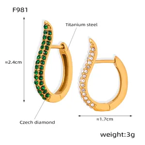 Détails des boucles d'oreilles goutte en titane doré avec pierres tchèques
