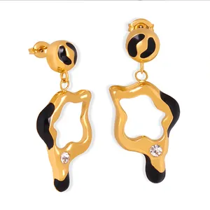 Pendientes vintage irregulares de acero de titanio dorado y negro con cristal brillante