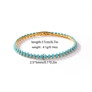 Detailansicht eines 18 Karat vergoldeten Türkis-Armbands mit Maßen und Gewicht.