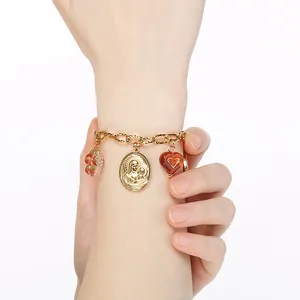 Bracelet à breloques vintage doré avec médaille religieuse et pendentif coeur rouge