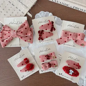 Set di fermagli per capelli a pois rosa e rossi con fiocchi e orsetti di peluche