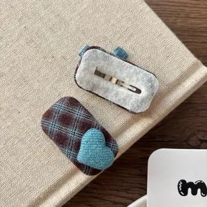 Barrettes à cheveux à carreaux pour filles avec décor de cœur bleu et pinces BB