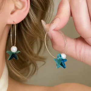 Orecchini a cerchio stella marina blu con perle, stile estivo