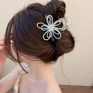 Elegant pearl flower hair claw clip for women sweet Korean style hair accessory