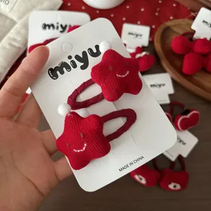 Barrettes à cheveux étoile en tricot rouge faites main avec sourire brodé pour filles