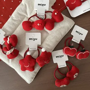 Lot de chouchous en tricot rouge faits main avec nœud, étoile et formes d'oursons