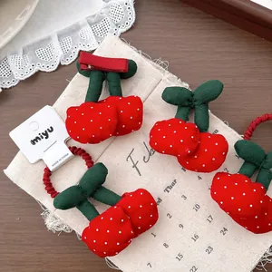 Set di fermagli e elastici per capelli con ciliegie rosse 3D in peluche per bambine a pois