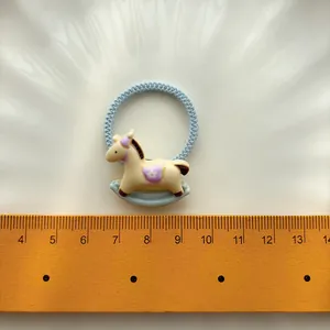 Élastique à cheveux bleu mignon avec breloque cheval à bascule pour petite fille