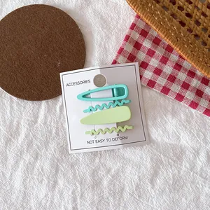 Lot de 4 barrettes en métal vert menthe de formes gouttes et vagues sur carte support