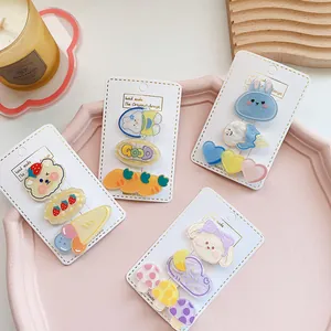 Set de lindas pinzas para el cabello de acrílico en colores macarrón en bandeja rosa