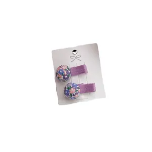 Set de pinzas para el pelo infantiles con estampado floral y botones de tela violeta