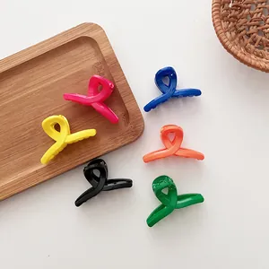 Lot de 6 petites pinces à cheveux aux couleurs acidulées avec un design de nœud élégant