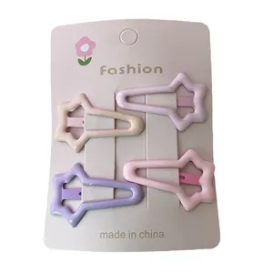 4er-Set pastellfarbene Haarspangen in Sternform in Rosa und Lila auf Blumenkarte