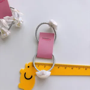 Glinsterende zeemeermin haarstrikjes set op kaart met liniaal voor maataanduiding