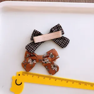Set van bloemen- en geruite stoffen strik haarspeldjes voor meisjes in een zoete stijl