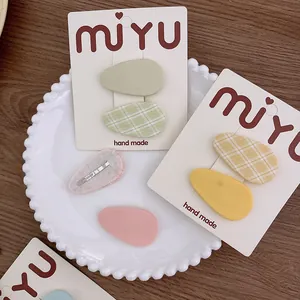 Juego de pinzas para el cabello de tela en tonos pastel con diseño de cuadros