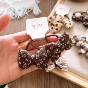 Set de chouchous nœuds en coton fleuri avec élastique marron pour filles