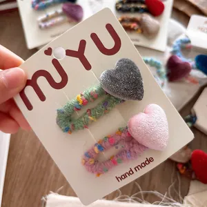 Set di fermacapelli a cuore in velluto e fasce a maglia per bambine in colori pastello