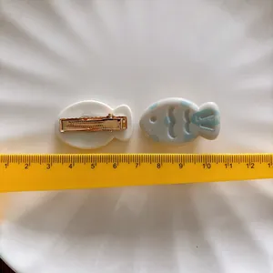 Barrettes à cheveux mignonnes en forme de poisson, épingles en résine bleue avec texte