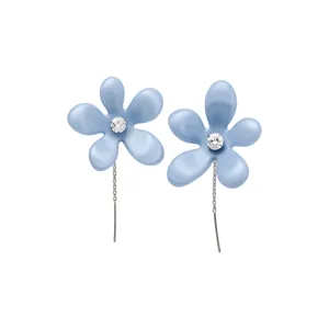 Elegantes pendientes de flores de resina azul claro con circón central y aguja plata