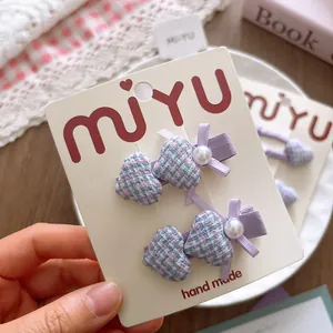 Lot de deux barrettes cœur à carreaux violets avec nœuds en soie et perles sur carte
