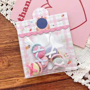 Détails de chouchous en tissu avec mini nœuds aux couleurs pastel variées