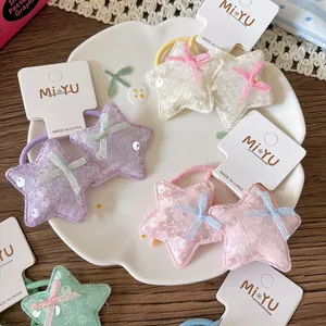 Détail d'élastiques à cheveux en dentelle à paillettes en forme d'étoile pour filles