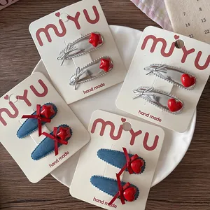 Barrettes à cheveux pour filles avec étoiles rouges et détails en tissu denim bleu chic