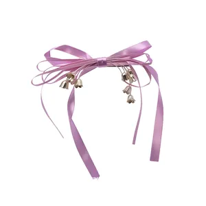 Fermaglio per capelli con fiocco in nastro viola e nappe di mughetto per donne
