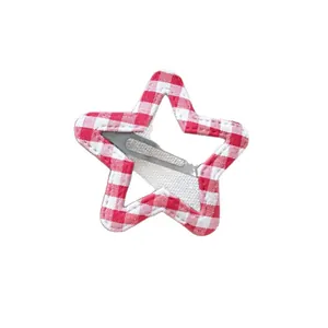 Barrette en forme d'étoile avec motif vichy rouge et blanc et pince métallique argentée