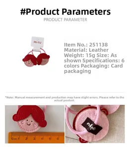 Detail eines Leder-Cartoon-Haargummis für Mädchen mit Maßen und Verpackung