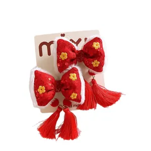 Pinzas para el pelo rojas tradicionales con borlas y adornos de piel sintética