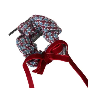Coletero clásico con estampado de pata de gallo azul y lazo grande de terciopelo rojo