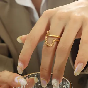 Anello doppio strato dorato in acciaio al titanio con catena dallo stile minimalista